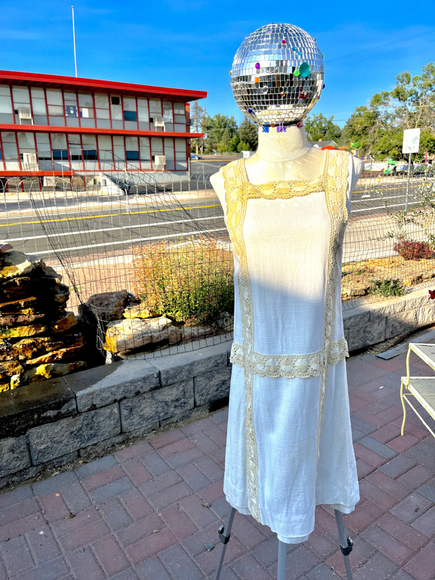 𝅺NEIMAN MARCUS SLEEVELESS COSTAL VINTAGE DRESS WITH TAN LACE OVERLAY - Picture 3 of 8